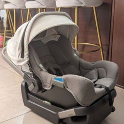 Nuna Pipa Infant Carseat w/ Base