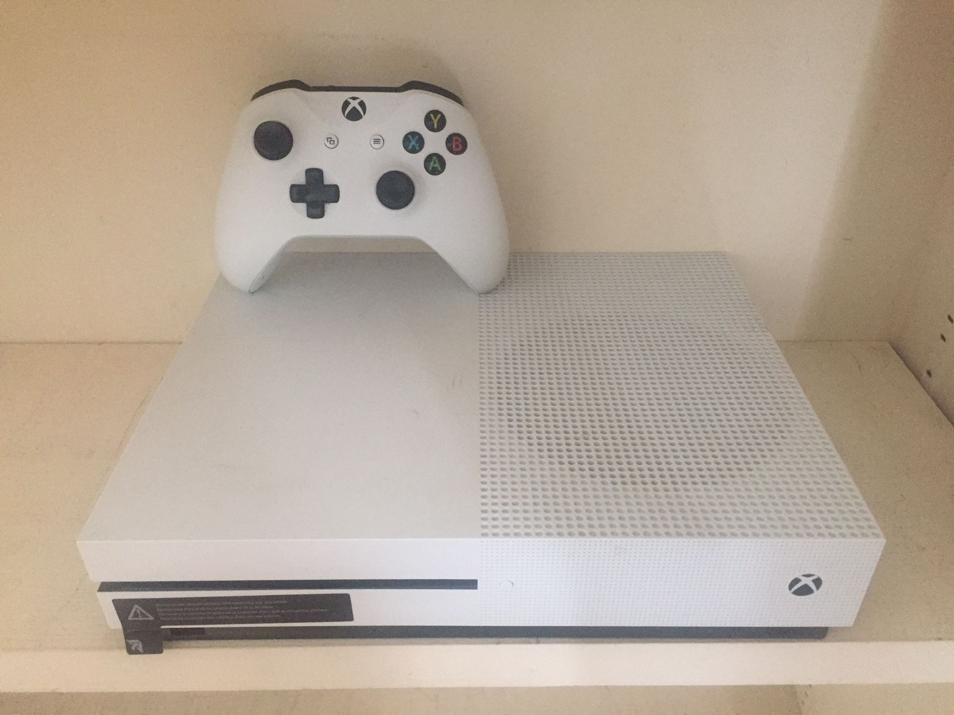 XBOX ONE S + CONTROLLER