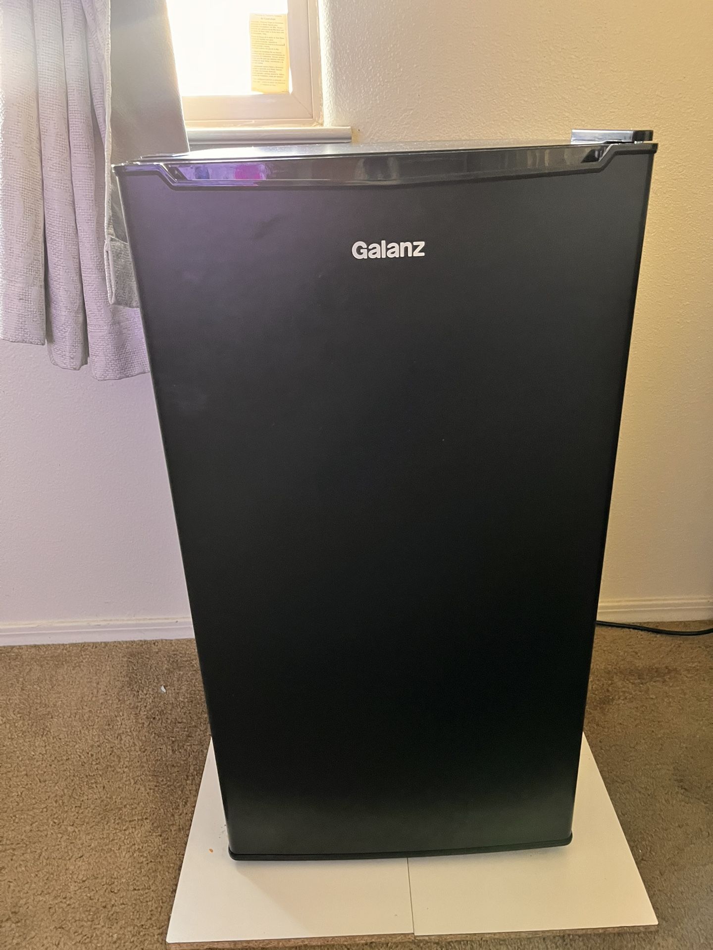 Galanz Mini Fridge