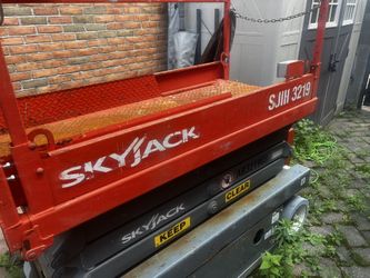 Skyjack Man lift