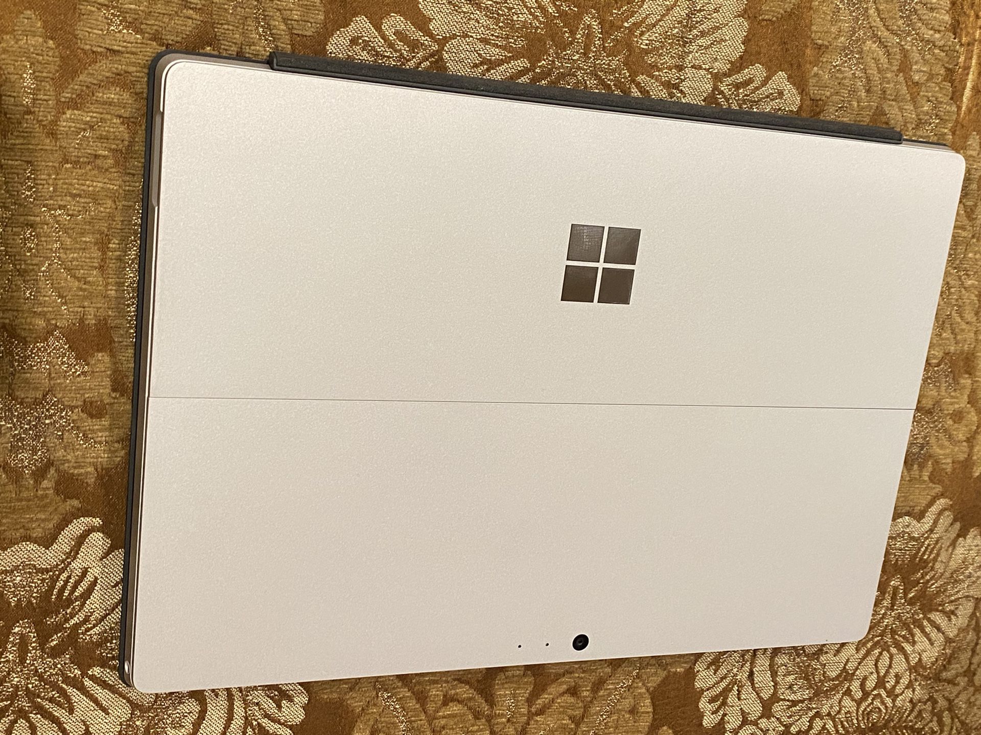 Surface Pro 4 i5- 128 GB , with keyboard, charger