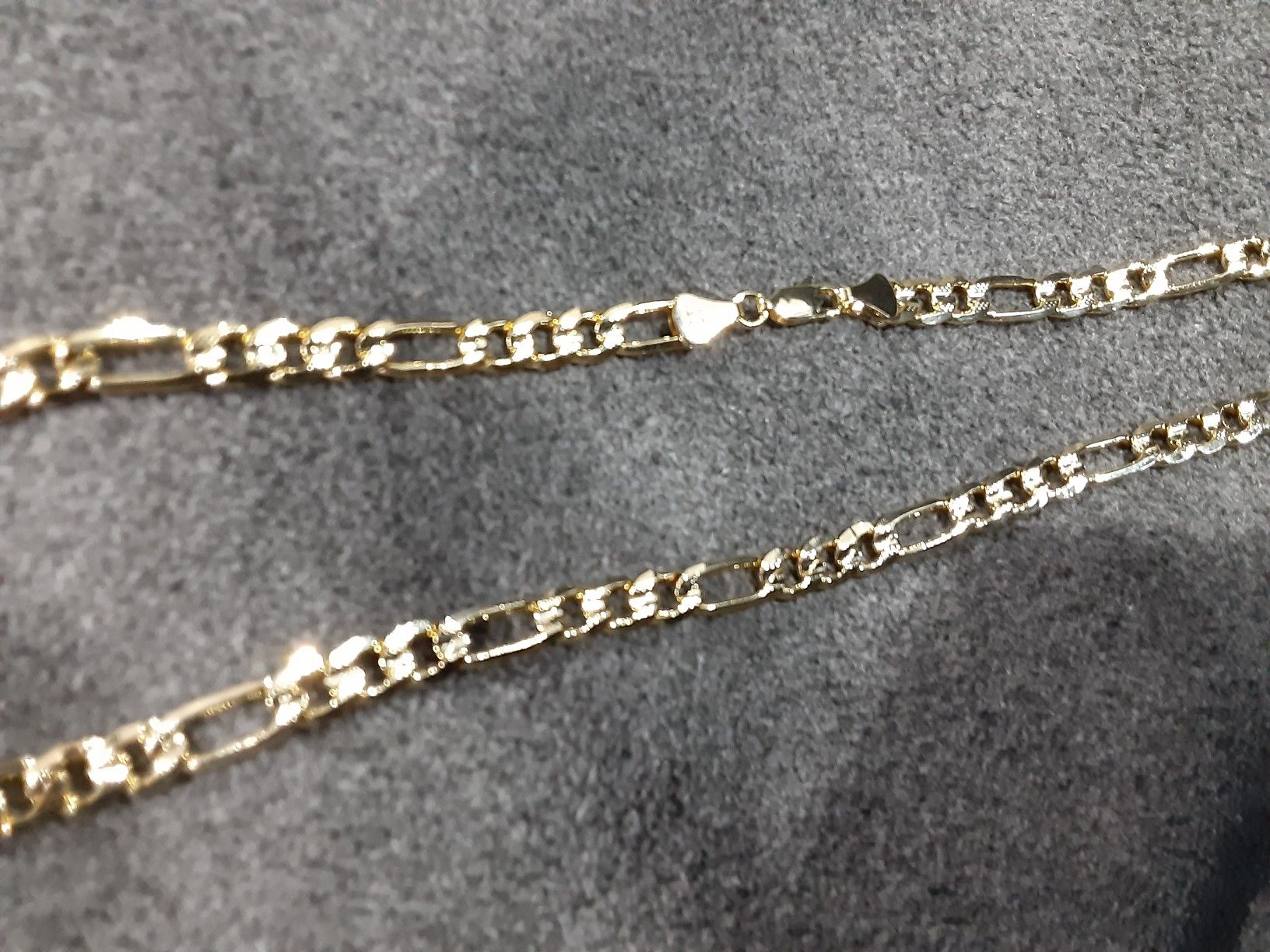 14k Figaro necklace. No scratches. Solid!