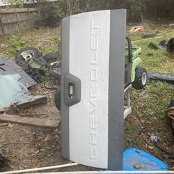 $125 Each- Avalanche Hood and Tailagate(NO TRADES)