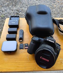 Canon 90D EO2 LIKE NEW (comes with case memory card, remote, light and extra batteries)