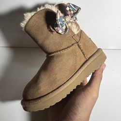 UGG Mini Bailey Bow Brown Fur Lined Boots Little Kids Size 9
