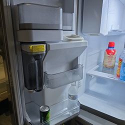 Refrigerator 