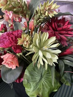 Floral Arrangement In Beautiful, Large, Heavy Paid $350. I Haven’t Made Selling For 85.