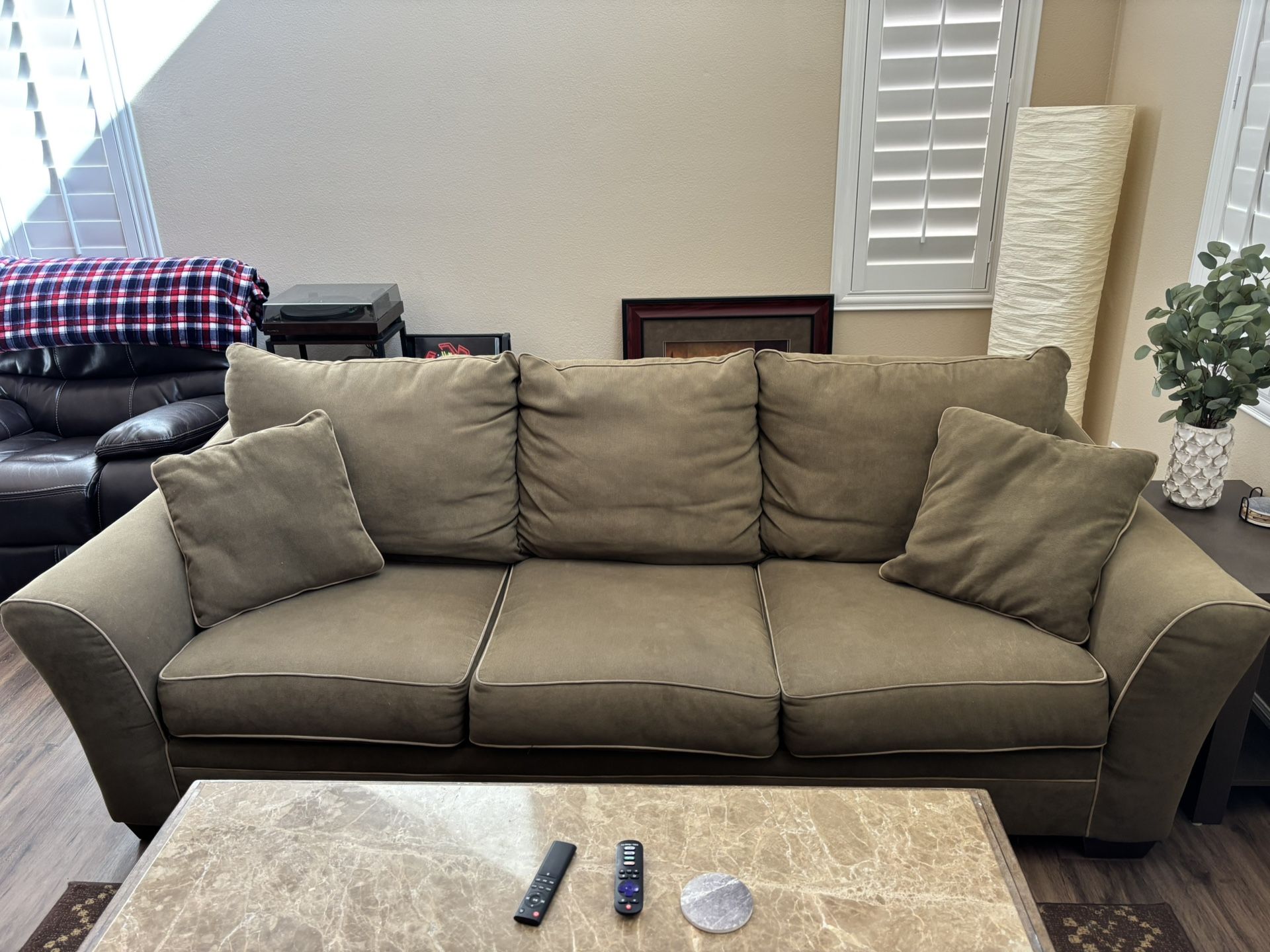 Light brown/Olive Couch and Love Seat Set!!! Great Condition!