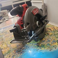 Milwaukee M12 Circular Saw New