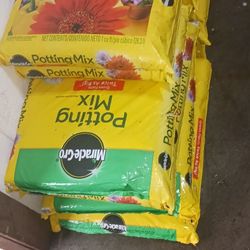 Miracle Gro Potting Mix New Bags (10)
