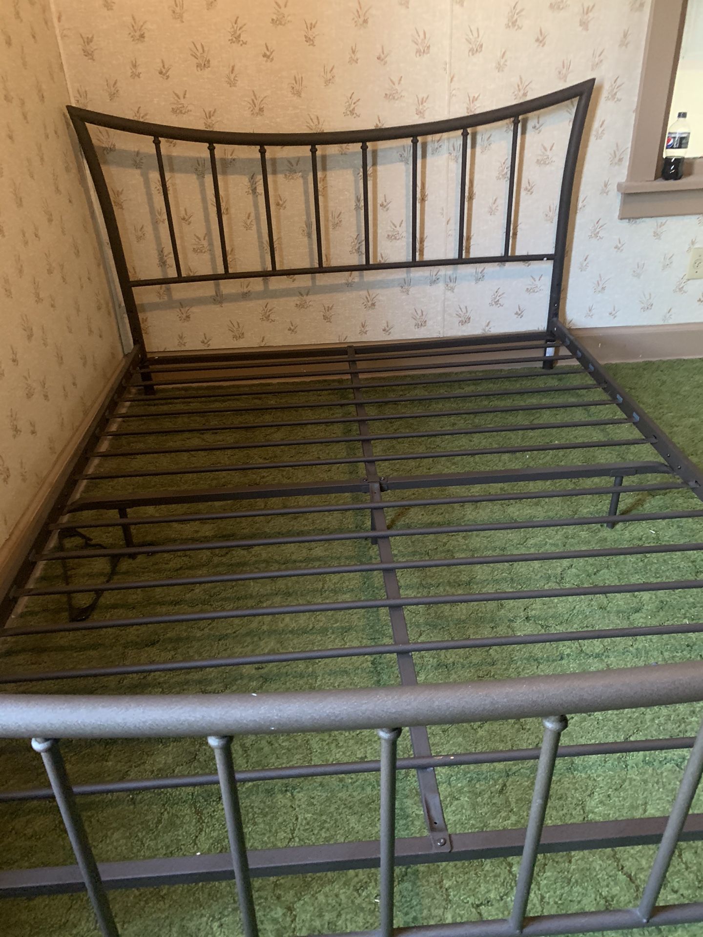 Metal frame queen bed