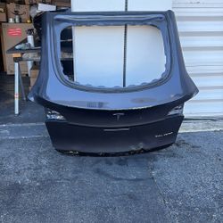 Tesla Model Y Tailgate  Oem. Dents