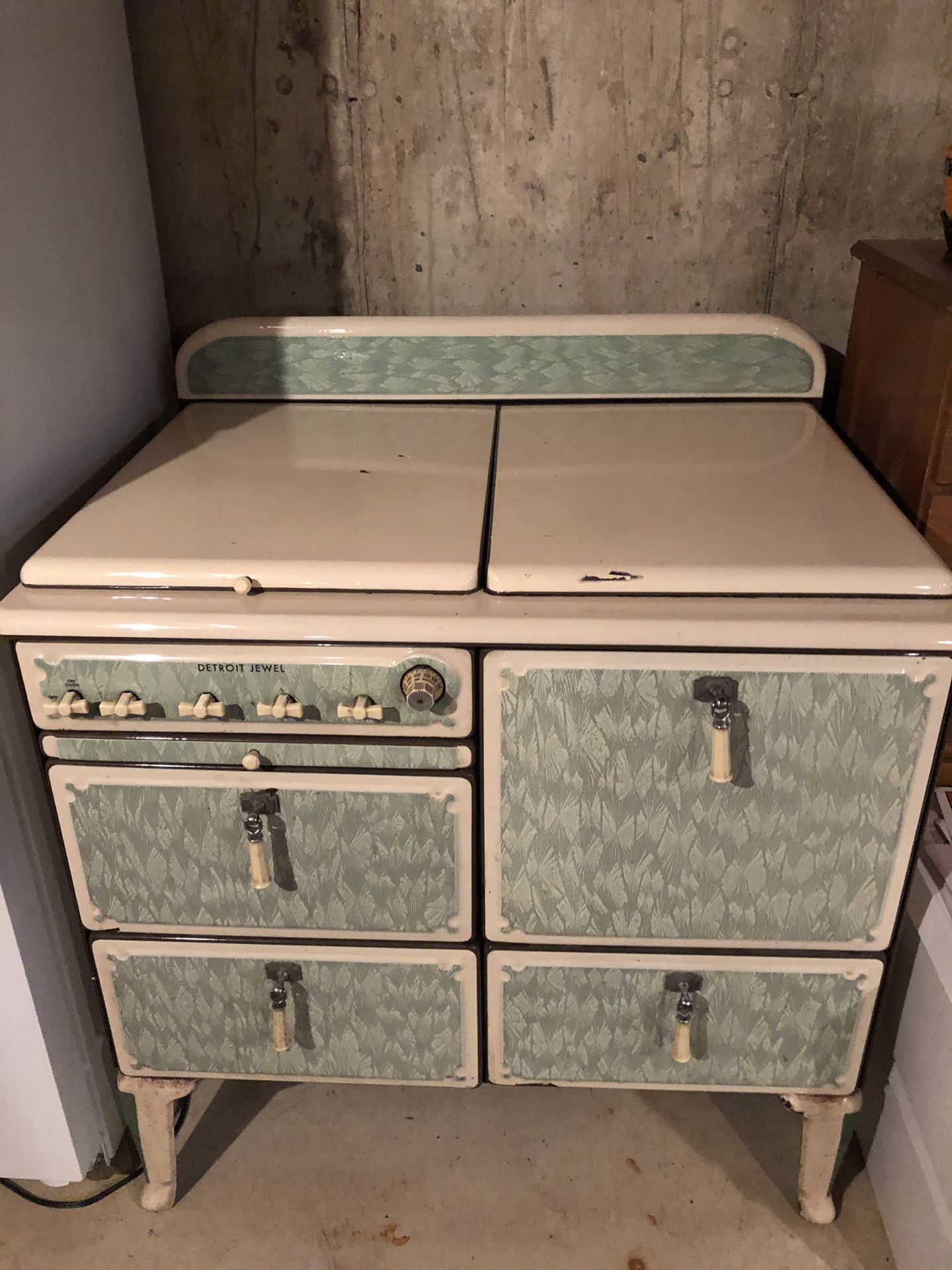 Vintage Detroit Jewel Gas Stove