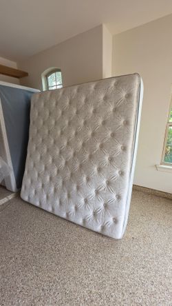 King Size Tufted Pillow Top Mattress