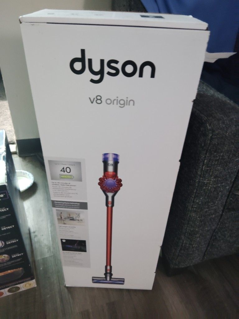 Brand New Dyson V8