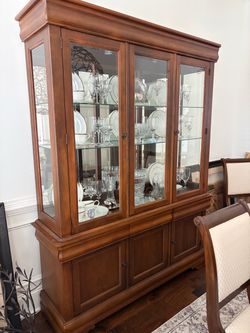 Broyhill China cabinet-2 pc-like new