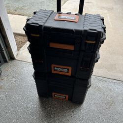 Ridgid - Stackable Rolling Tool Box