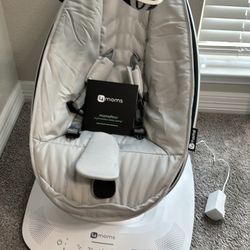 4 Moms Mamaroo Baby Swing 