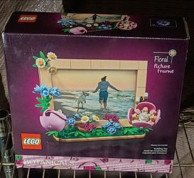 New in Sealed Package Floral Picture Frame Lego Set