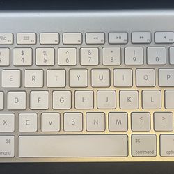 Apple Wireless Keyboard 