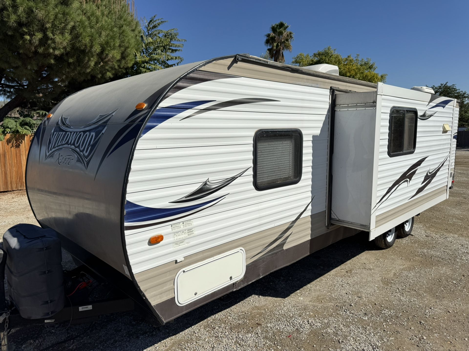 2016 Forest River Wildwood 28ft slideout bunkroom!