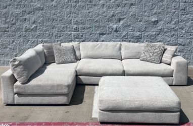 Rooms to go - Off-White 4pc. Sectional Sofa w/ Ottoman (See Description)