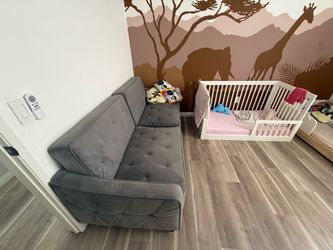 Convertible Gray Sofa – Excellent Condition