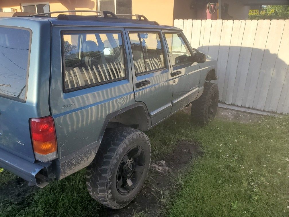 1999 Jeep Cherokee