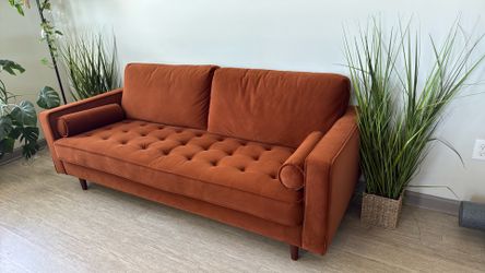 Chic couch