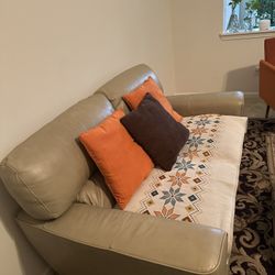3 Piece Sofa Leather ( Rooms To Go)