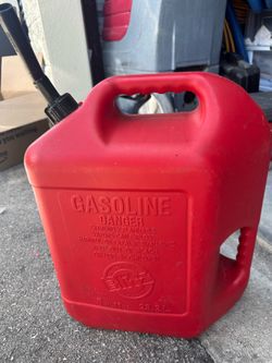 6 gallon gasoline can