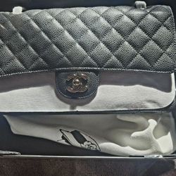 **🔥 BRAND NEW AUTHENTIC CHANEL HANDBAG 🔥**  