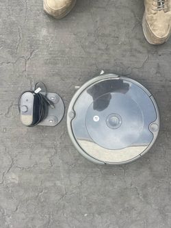 iRobot Roomba 692 Wi-Fi Connected Robot Vacuum Used Works Great Clean