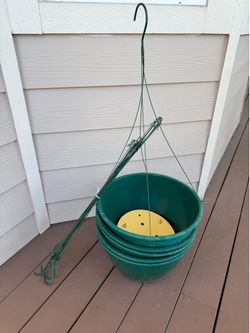 Plastics hanging baskets ( 5)  sizing in photos