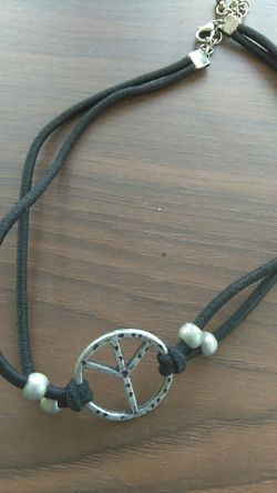 Choker peace necklace