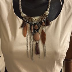 2037-ITT Bohemian Style Necklace With Multilayers And Feather Pendants