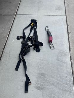 Safety harness with retractor