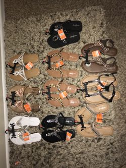 Brand new summer flip flops $7 sale run 🏃‍♀️ run 🏃‍♀️