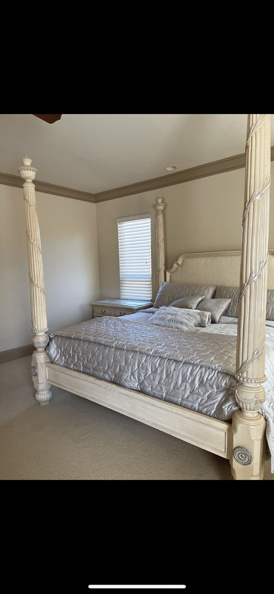 Designer Marge Carson King Size Bed Like New Vintage W/ Pewter Leaf
