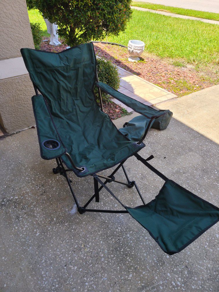 Portable Folding Chair W/ Foot Rest Like New!
