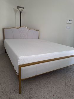 Full Size Bed and Mattress $120 - like new