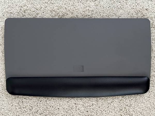 3M Gel Wrist Rest with Platform for Keyboard 