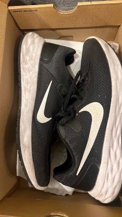 Nike revolution