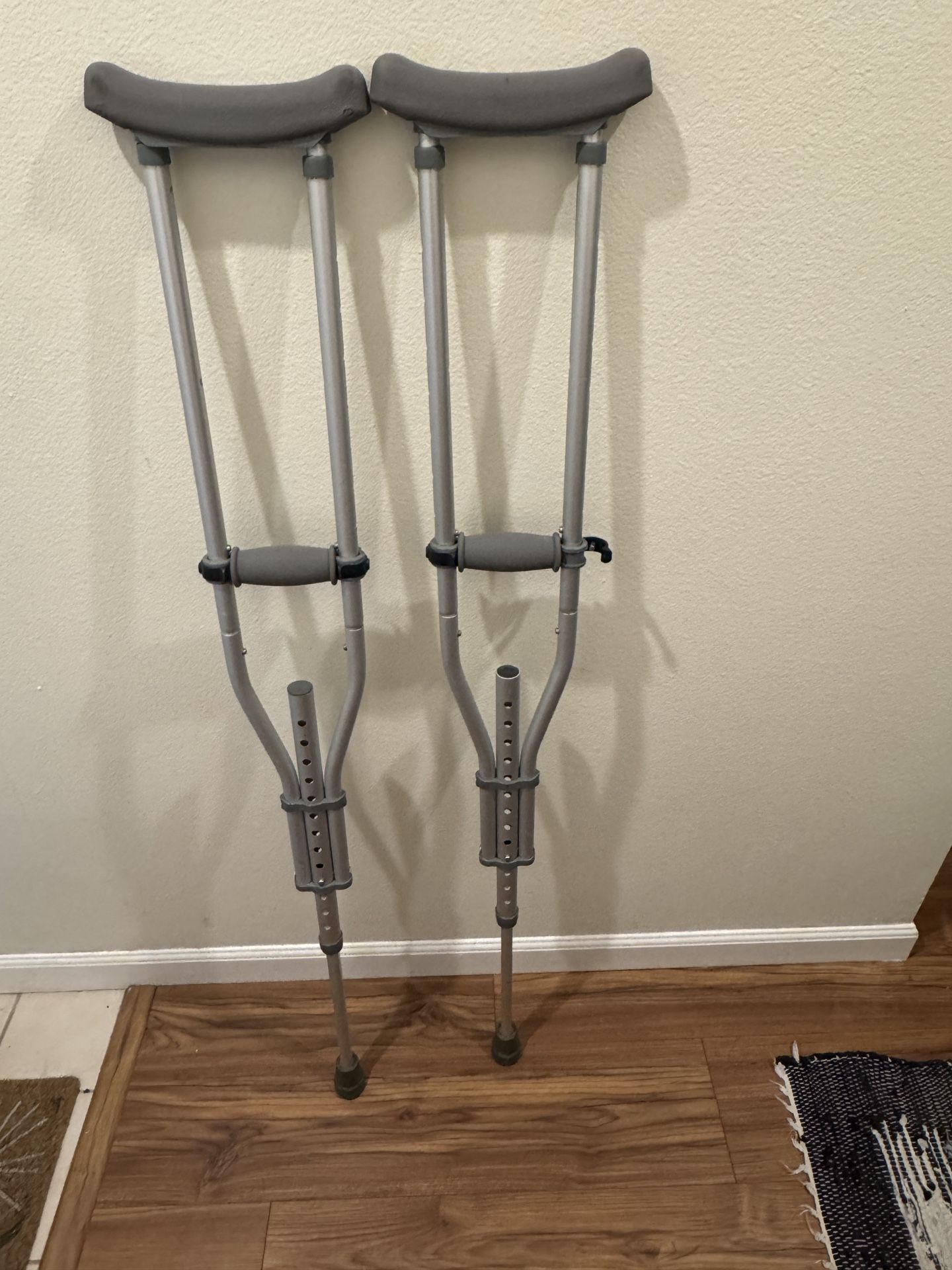 Adjustable Medical Crutches