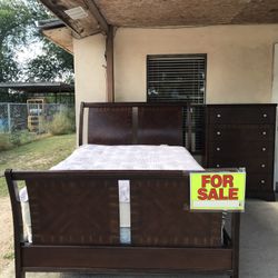 Queen Size Bedroom Set In Edinburg TX