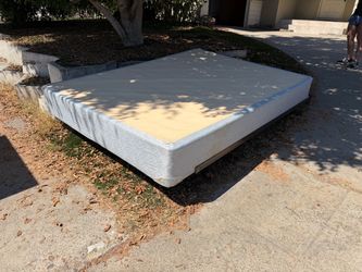 Queen frame & box spring