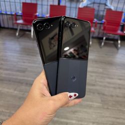 Motorola Razr Plus 2024