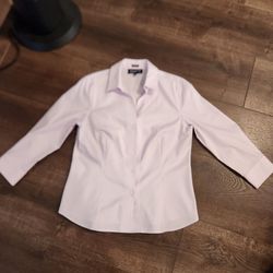 Jones New York Signature women's long-sleeve button-up dress shirt, size S, 100% cotton, machine wash cold, great condition