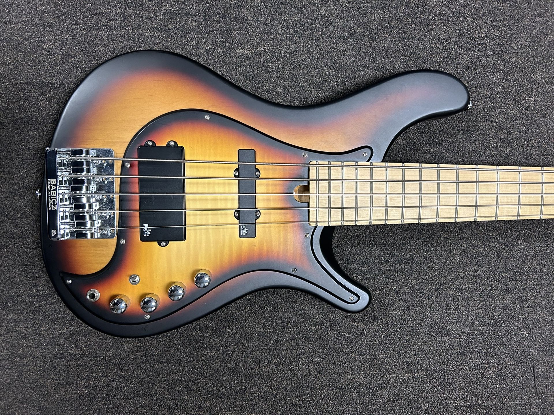 Bass Guitar Brubaker MJX-5