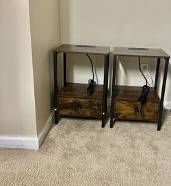 2 Nightstands